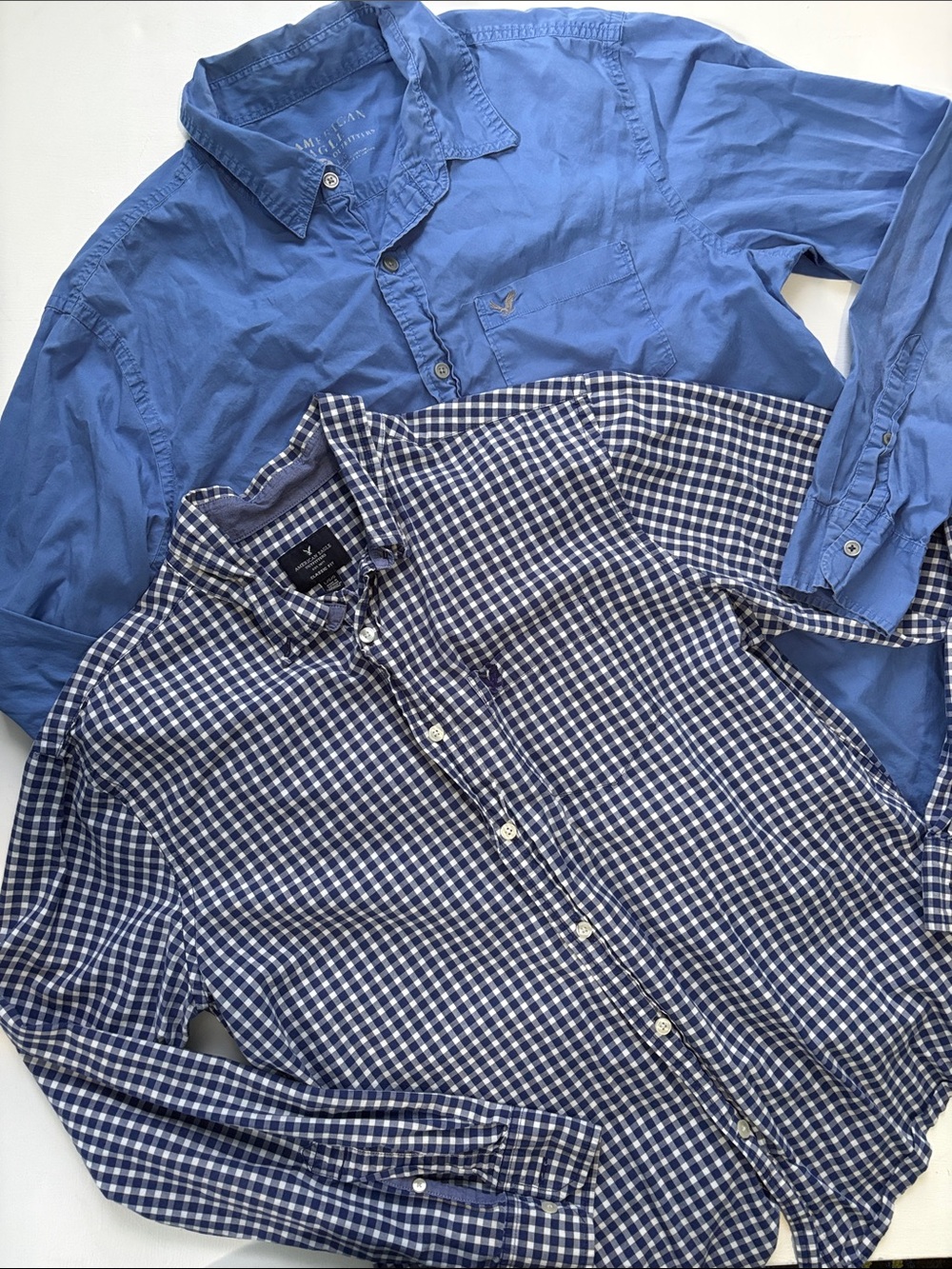 Lot 2 American Eagle Outfitters Blue Solid and Blue Gingham Button-Down Shirts L